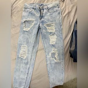 Women’s light wash ripped straight-skinny leg mom jeans